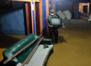 28 Rumah di Kutacane Terendam Banjir, Personel TNI Evakuasi Warga