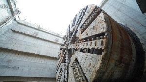 Bor Raksasa MRT Mulai Membuat Terowongan