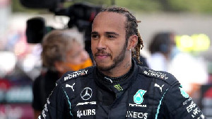 Hamilton Masih Ingin Lanjut di Mercedes Pada Laga Musim Depan