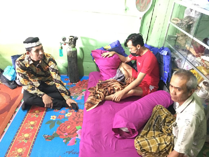 Teuku Rifky Harsya Bantu Pulangkan TKI Sakit di Malaysia ke Aceh Selatan