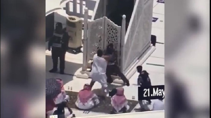 Pria yang Menyerang Khatib Jumat Masjidil Haram Mengaku sebagai Imam Mahdi
