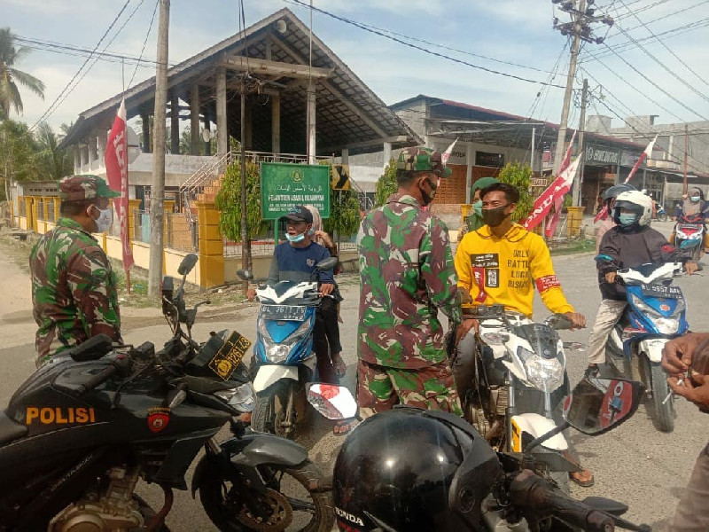 TNI-Polri Lakukan Sekat Pengunjung Objek Wisata di Aceh Timur
