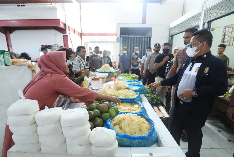 Majukan Pasar Al-Mahirah, Aminullah Boyong Pejabat Pemko Banda Aceh untuk Belanja