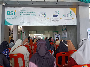 Masyarakat Harus Antri Saat Migrasi Ke BSI Syariah