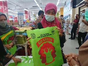 DLHK3 Banda Aceh Melaksanakan Kegiatan GO GREEN di Suzuya Mall Banda Aceh