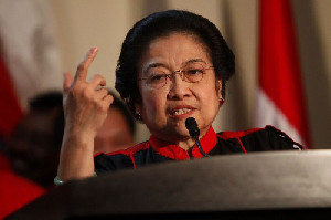 Megawati Didampingi 3 Anak Saat Terima Gelar Professor
