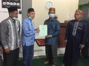 Dinas Pendidikan Dayah Aceh Terima Sertipikat Tanah Dayah Perbatasan Manarul Islam