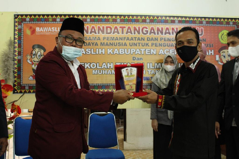 Panwaslih Aceh Tengah Lakukan MoU dan kerja sama dengan STIHMAD Takengon