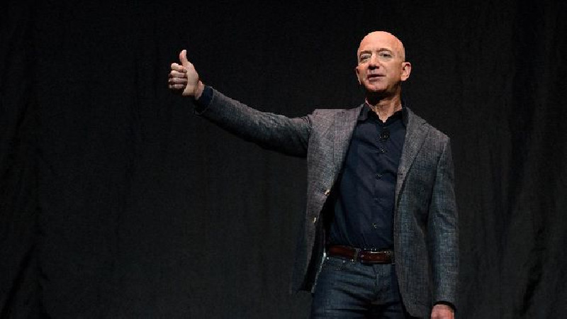 Petisi Kocak Untuk Jeff Bezos Saat ke Luar Angkasa