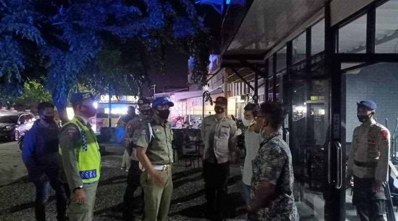 Langgar Prokes, Personel Gabungan Satgas Covid-19 Kembali Segel 5 Tempat Usaha di Banda Aceh