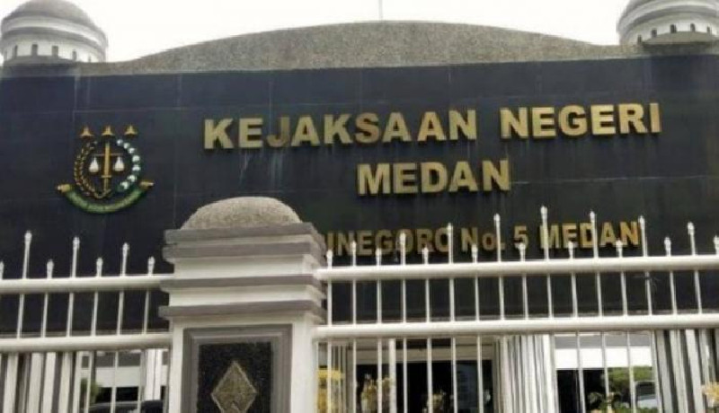 Polda Sumut Serah Tersangka Dugaan Suap Vaksinasi Covid-19 ke Kejari Medan