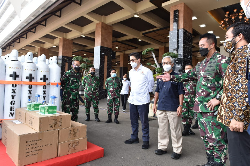 TNI AD Dibantu 380 Tabung Oksigen Dari SKK Migas dan Kadin