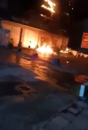 Kantor  Pusat Operasional  Bank Aceh Syariah Terbakar