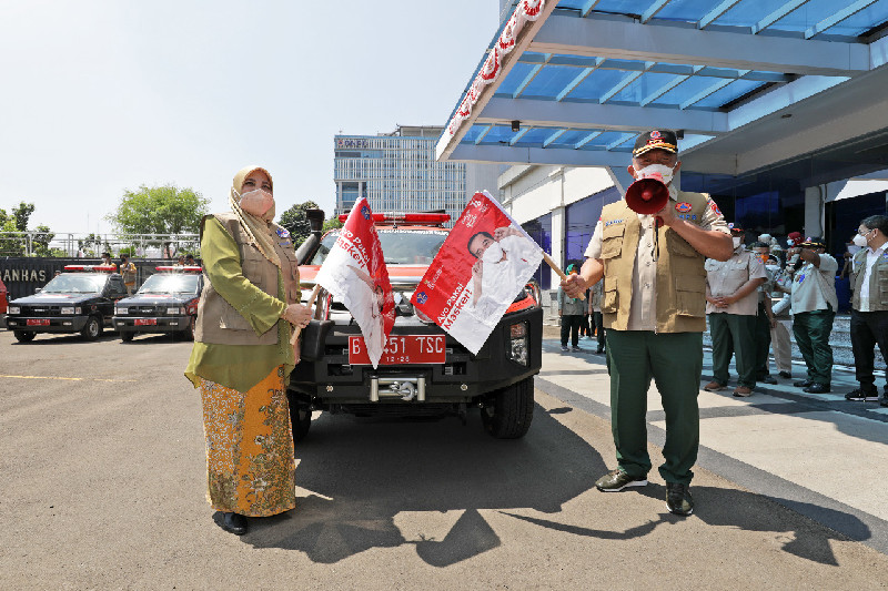 Ketua Satgas Melepas Gerakan Mobil Masker Untuk Masyarakat di Wilayah Jakarta