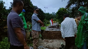 Jembatan di Tenggulun Aceh Tamiang Rubuh Diterjang Banjir