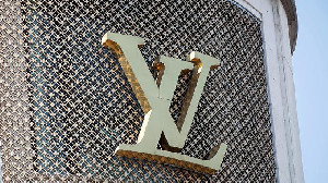 Baju Dinas 50 Anggota DPRD Tanggerang Bahannya Louis Vuitton, Habiskan Rp1,2 M