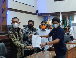 AMARAH Ke DPRA, Minta Pecat Gubernur Aceh dan Ganti Sekda
