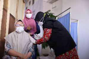 Ketua PKK Aceh Resmi Laksanakan Vaksinasi Bagi Ibu Hamil di Aceh