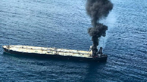 Kapal Tanker Iran Diserang Ditengah Laut, Militer AS Bantu Selamatkan