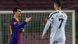 Berapa Gaji Messi dan Ronaldo, Siapa yang lebih Besar? Simak
