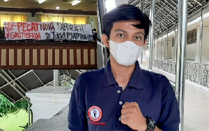 Pajang Spanduk “Pecat Nova Ganti Sekda” di Aula Paripurna DPR Aceh, Berikut Penjelasannya