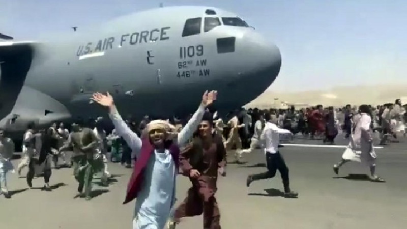 600 Warga Afghanistan Kabur dengan Pesawat AS