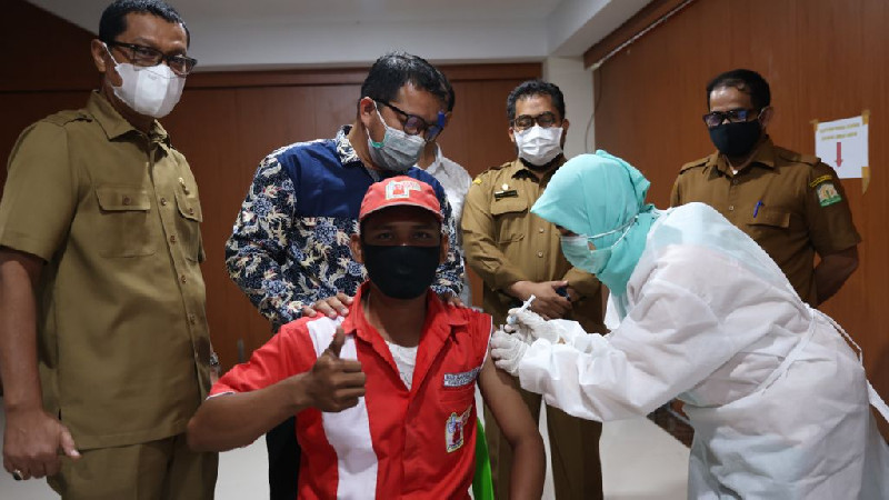 Kadis ESDM Aceh Bersama Pertamina dan Hiswana Migas Tinjau Vaksinasi Petugas SPBU
