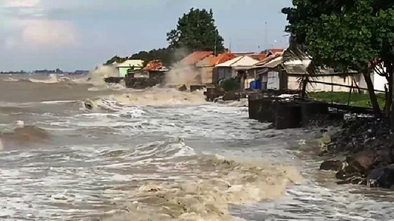 15 Ribu Rumah Warga Terendam Banjir Rob di Medan
