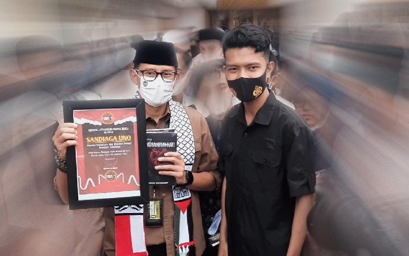Dapat Buah Tangan Dari Aceh, Menparekraf Puji Karya Pemuda Aceh