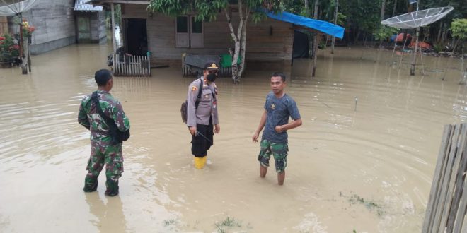 Kapolsek Samudera Pantau Lokasi Banjir di Sejumlah Desa