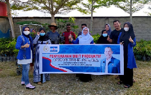 DPC Demokrat Aceh Timur Sebar Bibit Produktif Untuk Petani di 3 Kecamatan