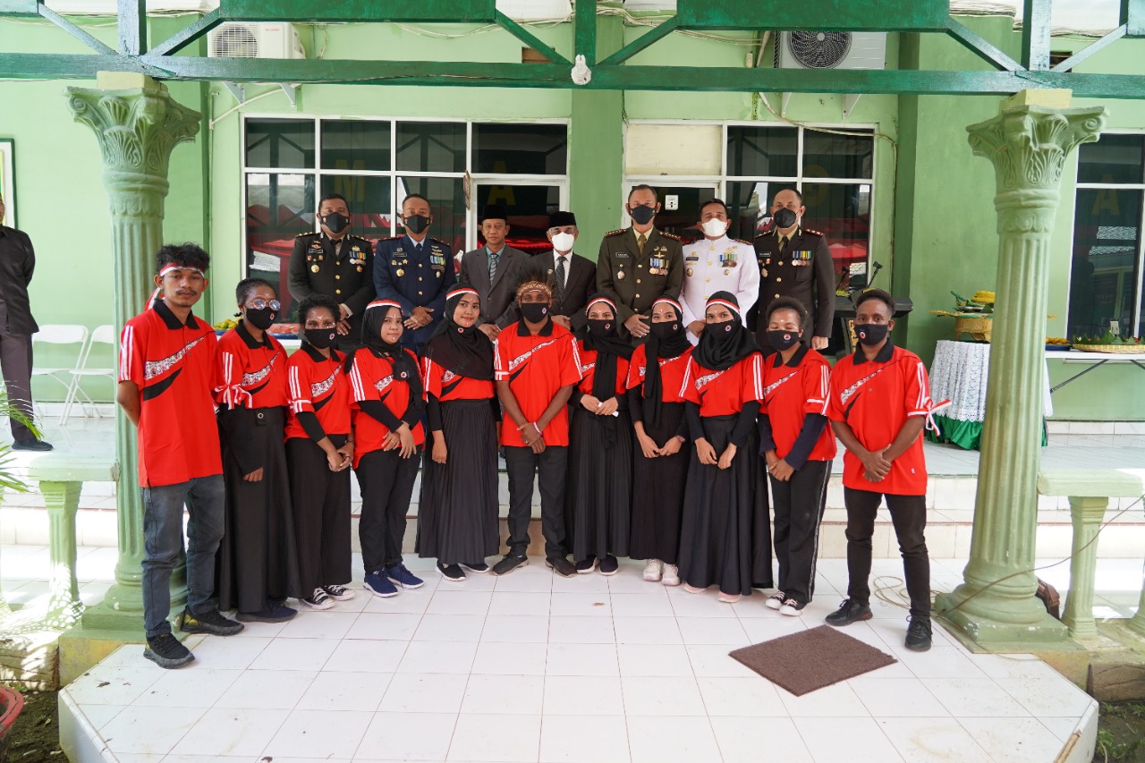Putra-Putri Papua Warnai Puncak HUT Ke-76 TNI di Korem 011/LW