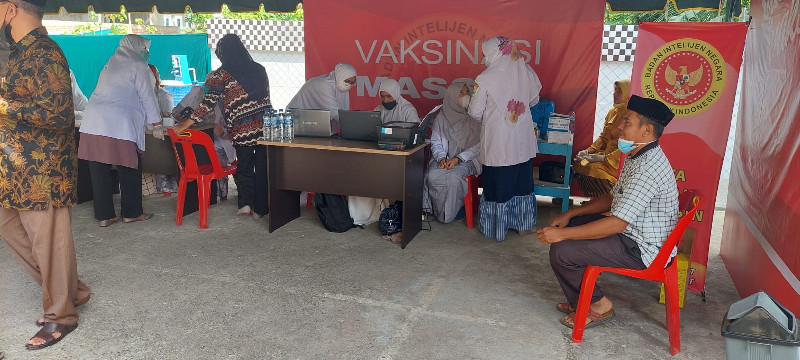 BIN dan Muspika Krueng Barona Jaya Aceh Besar Gencarkan Vaksinasi Warga