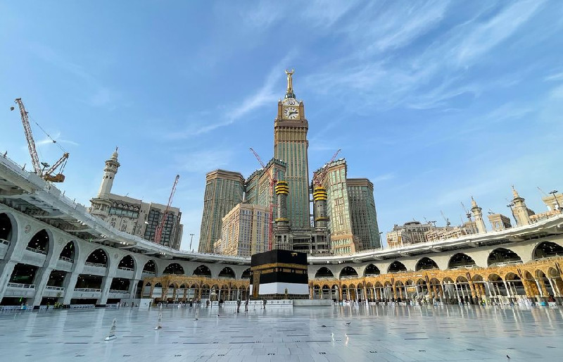 Arab Saudi Cabut Aturan Jaga Jarak di Masjidil Haram