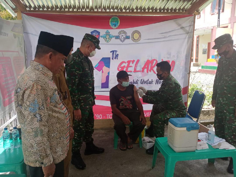 Peringati Pengabdian 31 Tahun AKABRI TNI-Polri, Dandim Aceh Selatan Tinjau Vaksinasi Massal