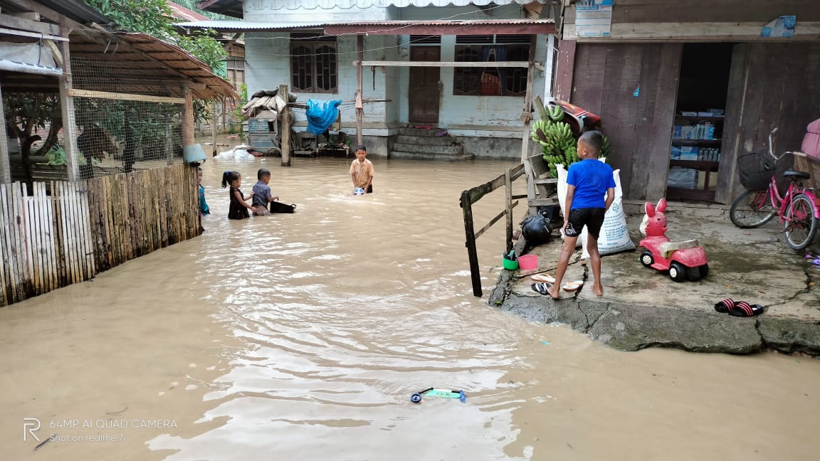 Warga Aceh Utara Mengungsi Akibat Banjir