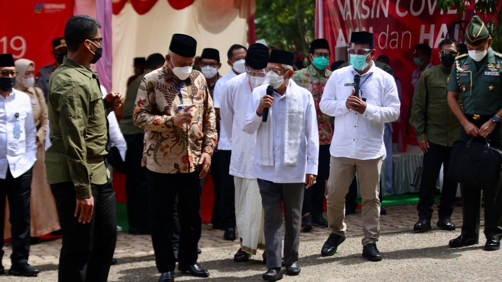Wapres Tinjau Vaksinasi dan Serahkan Program KJK di Dayah Mahyal Ulum Al Aziziyah
