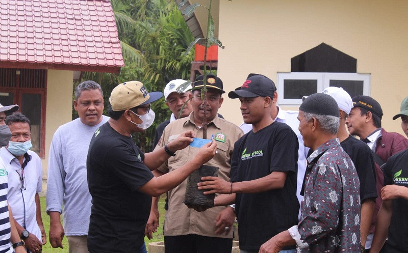 DEMA UIN Ar-Raniry Gelar Green School di Pulo Aceh