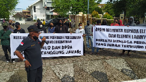 APAM Gelar Aksi di Kantor DPRA, Ajak Semua Elemen Menjaga Perdamaian di Aceh