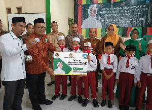 Illiza Salurkan Beasiswa PIP Tahap II di Aceh Besar