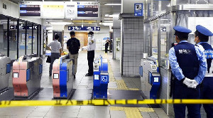 Laki-laki Tikam 17 Penumpang Kereta di Tokyo