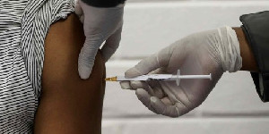 Pria di Filipina Disuntik 2 Vaksin Covid-19 Berbeda, Kok Bisa?