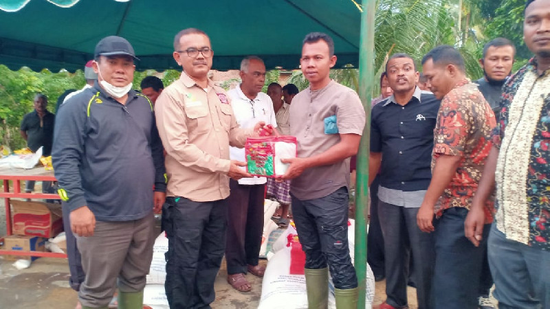 Dinsos Aceh Utara Serahkan Bantuan Masa Panik ke Masarakat Yang Terkena Banjir