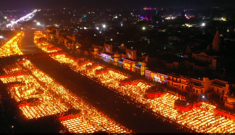 Pertahankan Rekor, Kota Ayodhya Nyalakan 900 Ribu Lampu Minyak