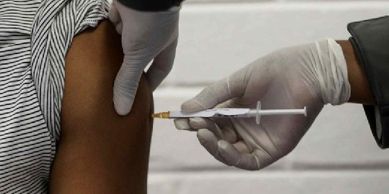 Pria di Filipina Disuntik 2 Vaksin Covid-19 Berbeda, Kok Bisa?