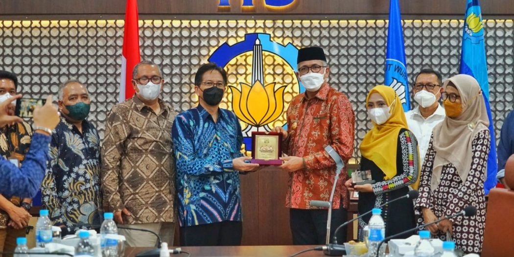 Gubernur Aceh Silaturahmi ke Kampus ITS Surabaya