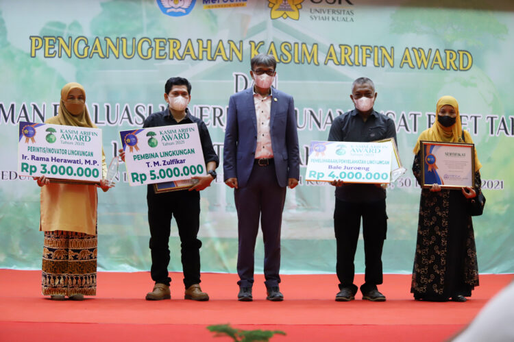 Tiga Tokoh Lingkungan Aceh Dianugerahi Kasim Arifin Award dari USK