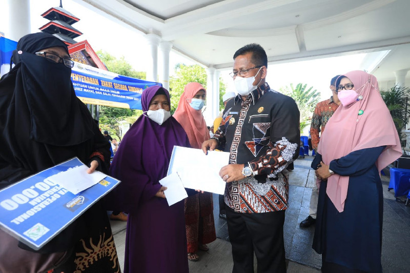 Aminullah Salurkan ZIS Baitul Mal Kota Banda Aceh, Total Capai Rp12 M