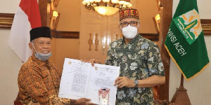 Gubernur Aceh Terima Penghargaan Wredatama Nugraha Utama dari PWRI