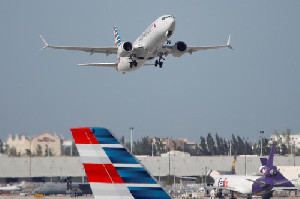 Kasus Omicron Melonjak, 800 Penerbangan Kembali Dibatalkan di AS